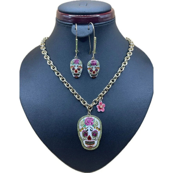 Betsey Johnson Gold Chain White-Pink Sugar Skull Pendant & Matching Earrings Set - Picture 2 of 4